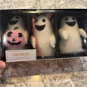 👻 NWT Halloween- Candy Corn Lane Set of 3 Ghost fabric figurines